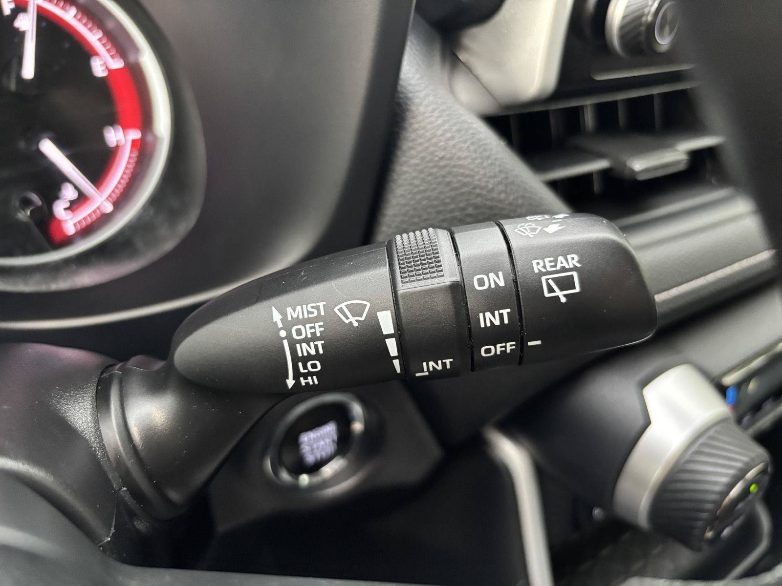 Used 2025 Toyota RAV4 XLE AWD/4WD image 28