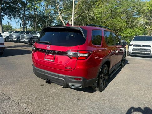 Used 2024 Honda Pilot Sport image 10