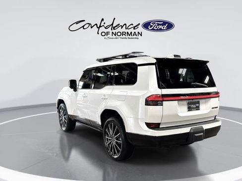 Used 2025 Lexus GX 550 w/ Accessory Package (2T) AWD/4WD image 6