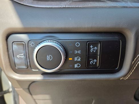 Used 2023 Ford Explorer Platinum w/ Technology Package AWD/4WD image 32