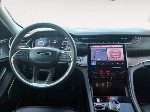 Used 2023 Jeep Grand Cherokee Limited w/ Black Appearance Package image 4