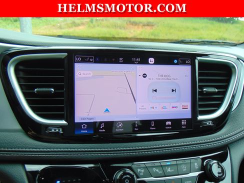 Certified 2025 Chrysler Pacifica Limited FWD image 24