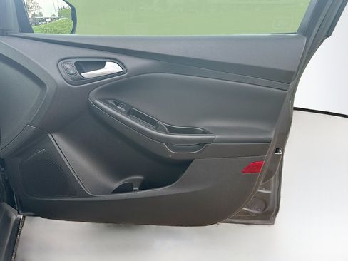 Used 2017 Ford Focus SE FWD image 28