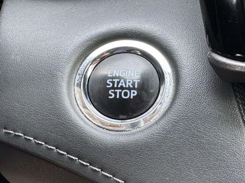 Used 2022 Toyota Highlander XLE FWD image 8