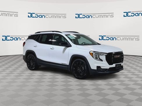 Used 2022 GMC Terrain SLT w/ Infotainment Package II FWD image 3