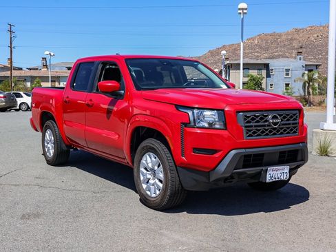 Used 2022 Nissan Frontier SV image 2