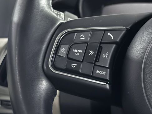 Used 2020 Jaguar E-PACE SE image 41