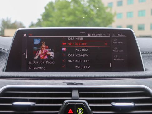 Used 2020 BMW 740i w/ M Sport Package image 37