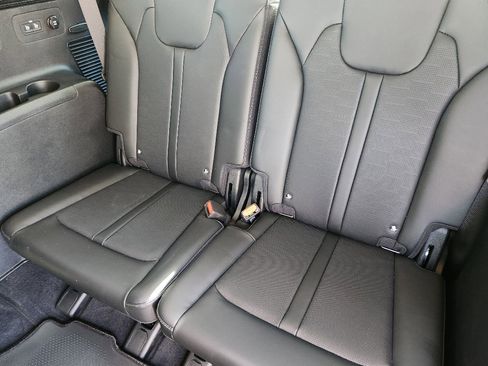 New 2025 Kia Sorento S image 21