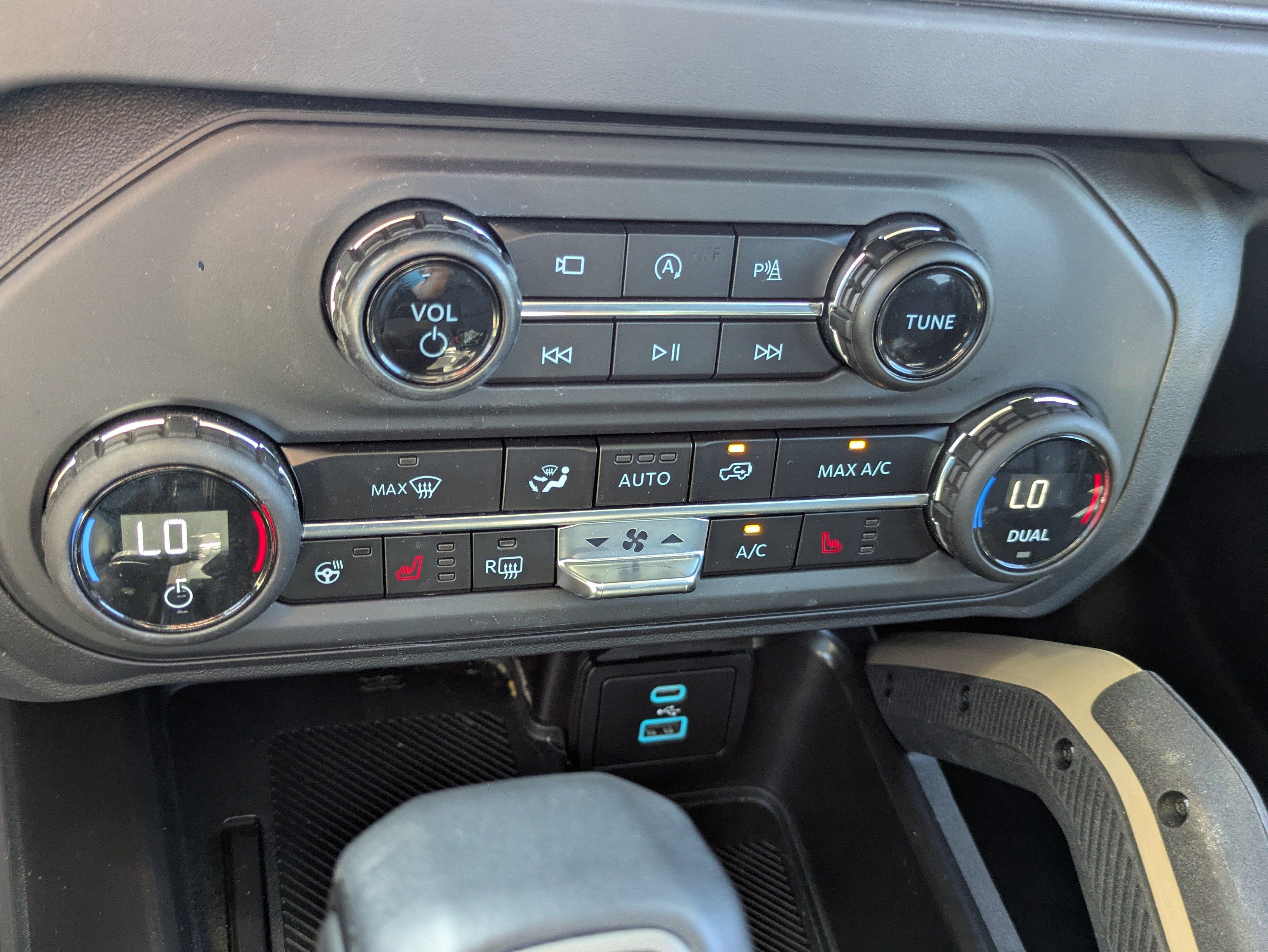 Used 2025 Ford Bronco Badlands AWD/4WD image 17