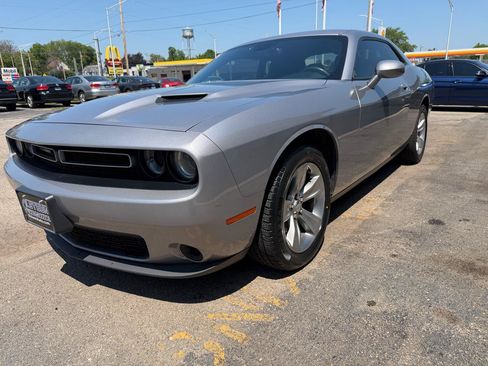 Used 2015 Dodge Challenger SXT w/ Driver Convenience Group RWD image 7