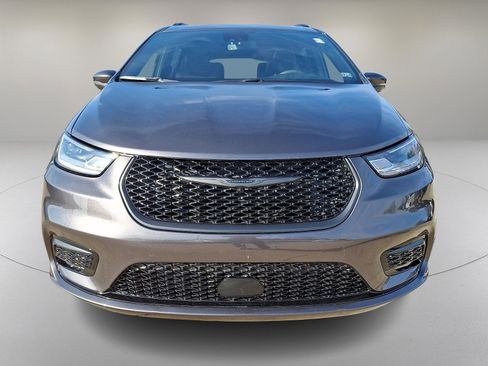 Used 2022 Chrysler Pacifica Touring-L w/ S Appearance Package image 3