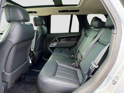 New 2025 Land Rover Range Rover SE image 24