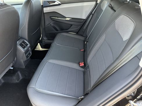 Used 2024 Volkswagen Taos SE image 6