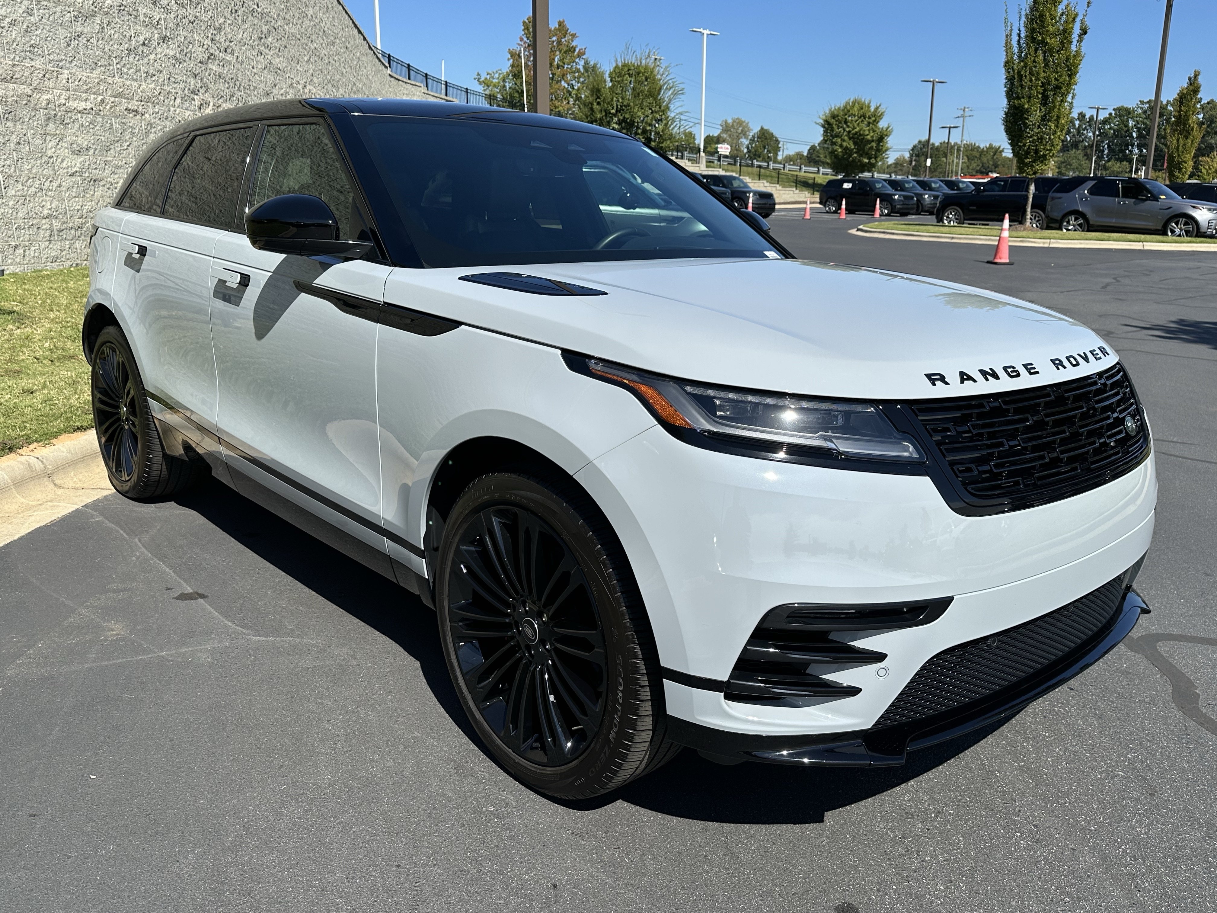 Certified 2024 Land Rover Range Rover Velar Dynamic SE AWD/4WD image 9