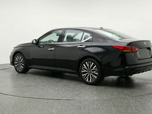 Used 2025 Nissan Altima 2.5 SV image 6