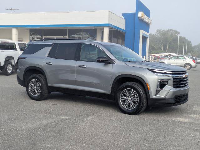 Certified 2026 Chevrolet Traverse LT w/ Driver Confidence Package FWD image 2