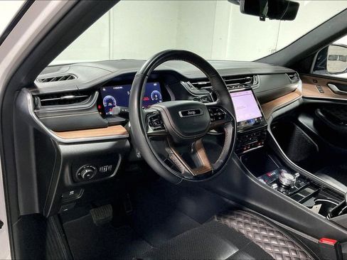 Used 2023 Jeep Grand Cherokee L Summit w/ Advanced Protech Group IV AWD/4WD image 16