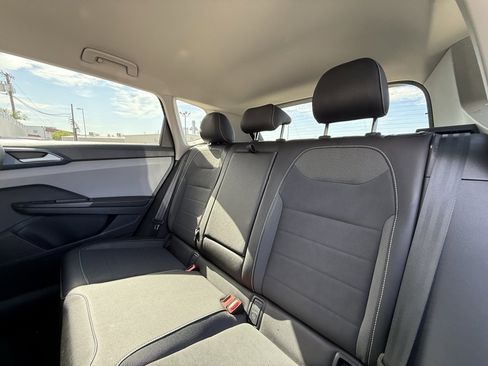 Certified 2024 Volkswagen Taos SE image 7