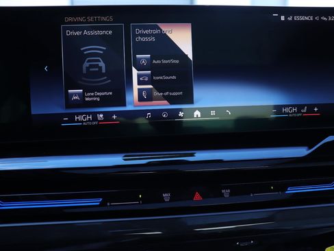 Used 2025 BMW 530i w/ Executive Package image 38