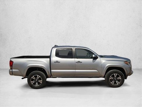 Used 2016 Toyota Tacoma TRD Sport AWD/4WD image 4