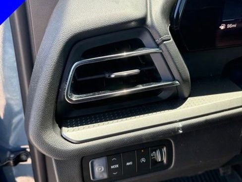 Used 2025 Chevrolet Traverse LT w/ Midnight/Sport Edition AWD/4WD image 11