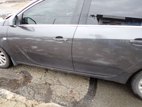 Used 2011 Buick Regal CXL Turbo w/ TO2 Preferred Equipment Group image 27