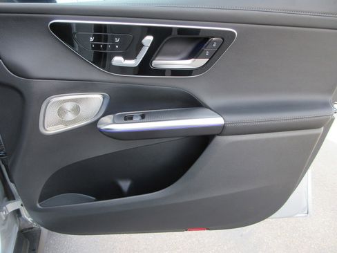 Used 2023 Mercedes-Benz GLC 300 4MATIC image 24