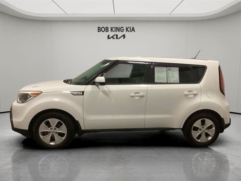 Used 2015 Kia Soul FWD image 2