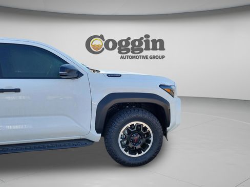 Used 2025 Toyota 4Runner TRD Off-Road image 12