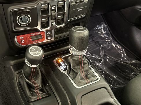 Used 2021 Jeep Wrangler Unlimited Rubicon AWD/4WD image 14