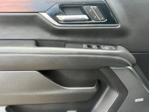 Used 2025 GMC Yukon Denali AWD/4WD image 10