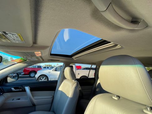 Used 2013 Toyota Highlander SE image 14
