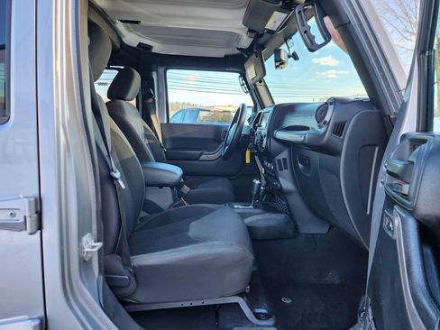 Used 2017 Jeep Wrangler Unlimited Sport image 40