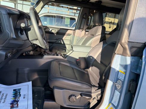 Used 2025 Ford Bronco Badlands image 22