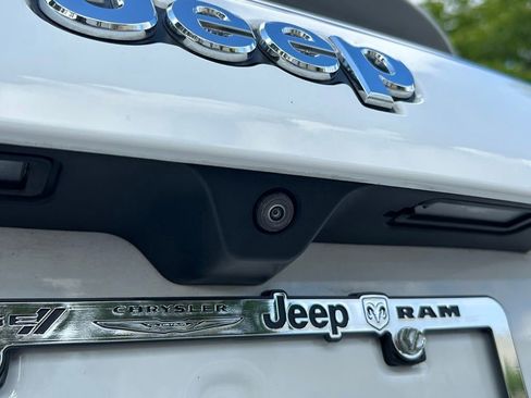 Used 2023 Jeep Compass Latitude AWD/4WD image 29