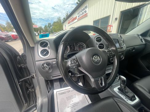 Used 2016 Volkswagen Tiguan SE image 12