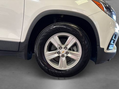 Used 2020 Chevrolet Trax LS w/ Tint and Cruise Package FWD image 18