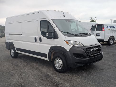 Used 2023 RAM ProMaster 2500 FWD image 2