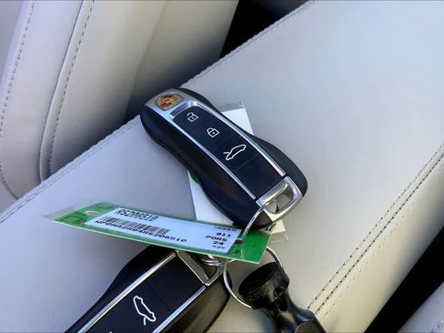 Used 2024 Porsche 911 Carrera image 13