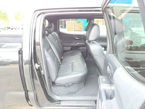 Used 2018 Toyota Tacoma TRD Sport image 53