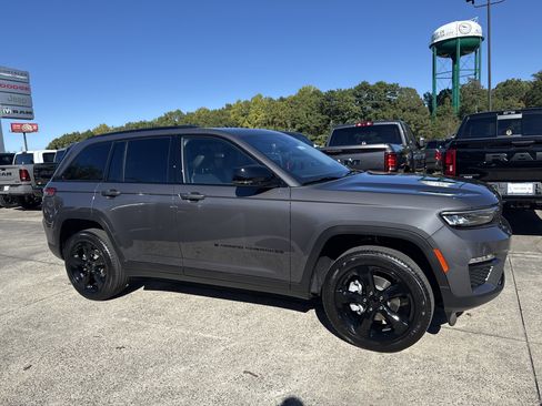 New 2025 Jeep Grand Cherokee Limited w/ Black Appearance Package image 7