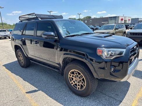 Used 2024 Toyota 4Runner TRD Off-Road Premium AWD/4WD image 3
