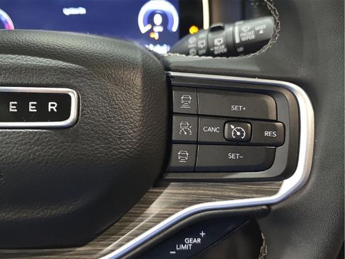 Used 2024 Jeep Wagoneer L Series III w/ Flexible Seating Group image 14