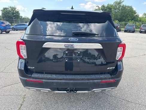 Used 2023 Ford Explorer XLT w/ Equipment Group 202A AWD/4WD image 4