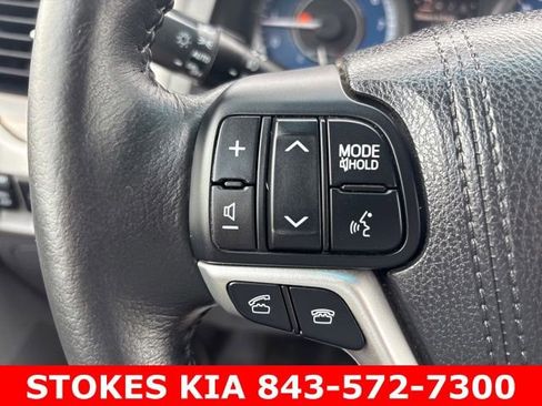 Used 2015 Toyota Sienna XLE Premium FWD image 24