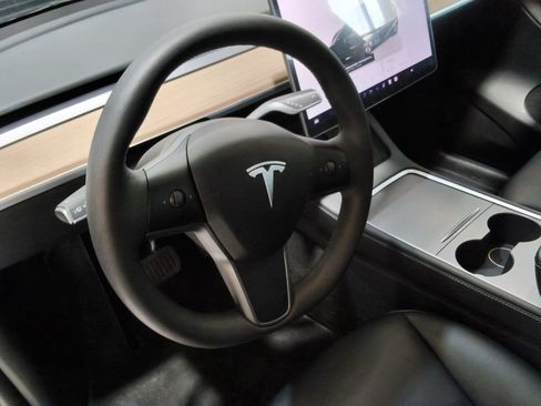 Used 2023 Tesla Model Y Long Range image 15