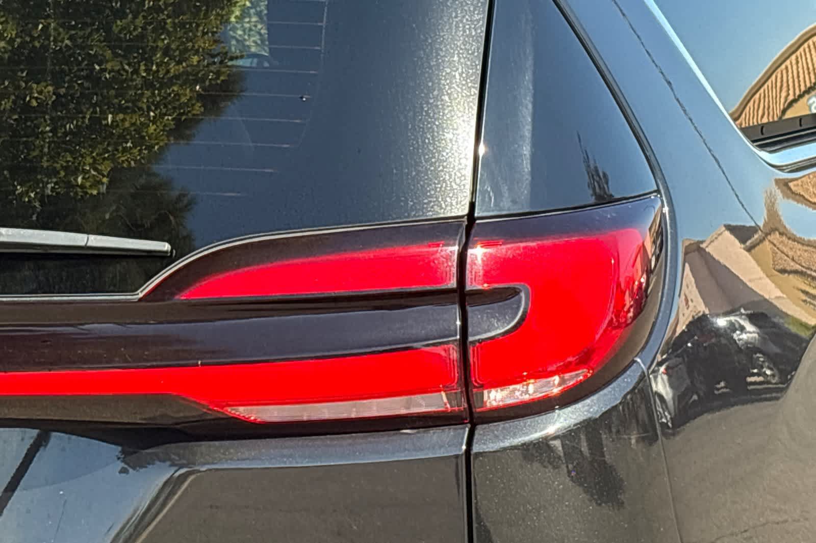 Used 2023 Chrysler Pacifica Touring-L FWD image 13