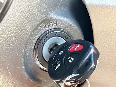 Used 2010 Toyota Camry LE image 30