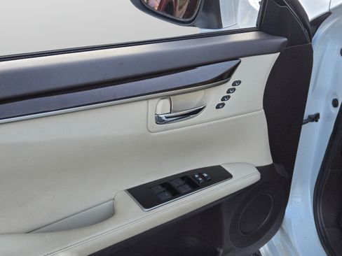 Used 2016 Lexus ES 350 w/ Luxury Package w/Wood Trim FWD image 9